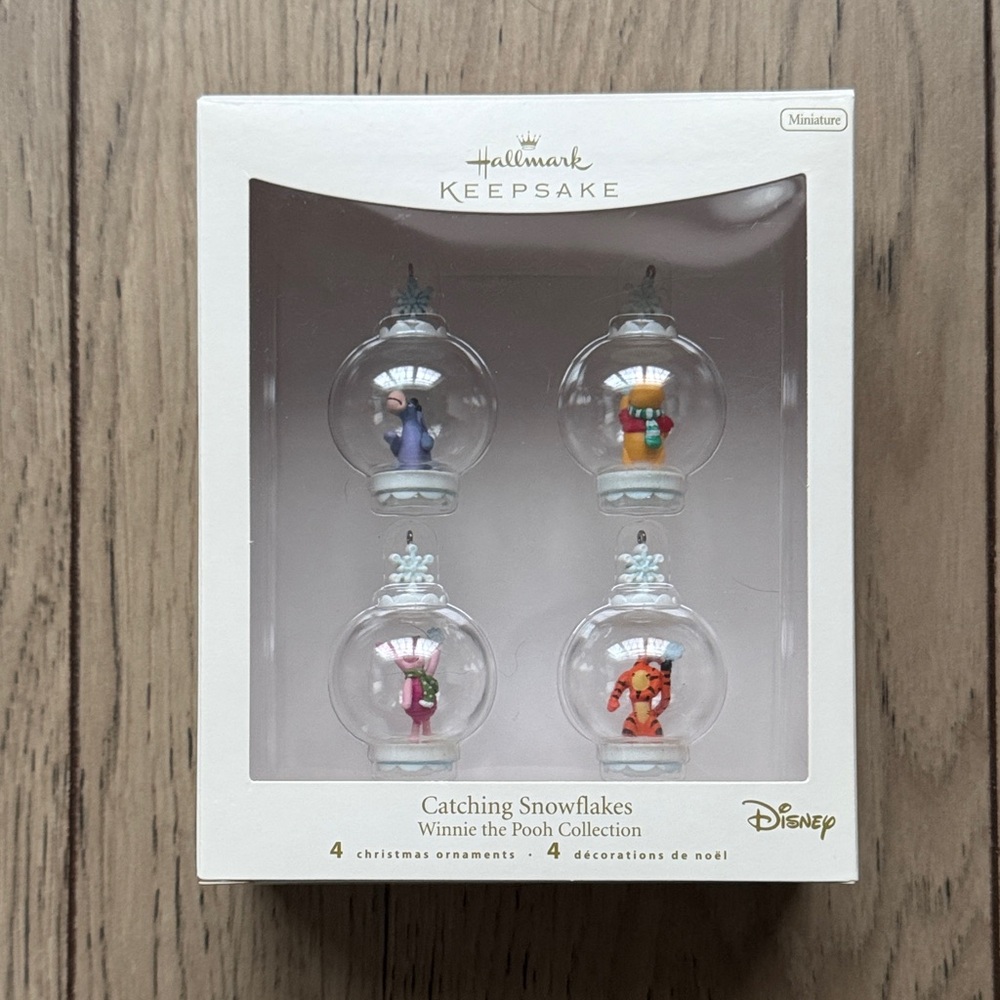 Hallmark Keepsake Disney Winnie the Pooh Catching Snowflakes Mini Ornaments